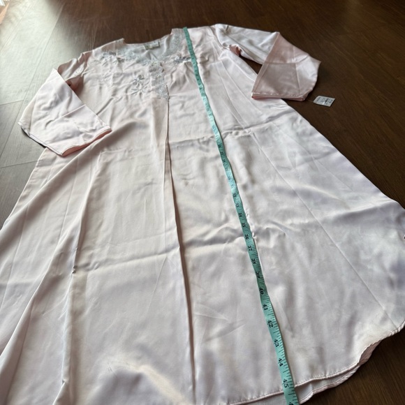 Vintage NATORI Nightgown Medium Pink Satin Long Sleeve Tunic Embroidered Lace - Picture 13 of 14